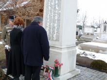 Tisztelet, a Don –kanyarban 76 évvel ezelőtt elesett katonák emléke előtt.